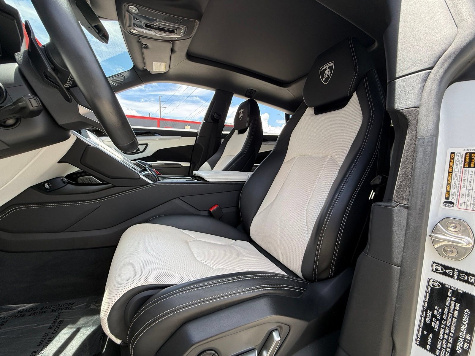 Used 2022 Lamborghini Urus AWD/4WD image 24