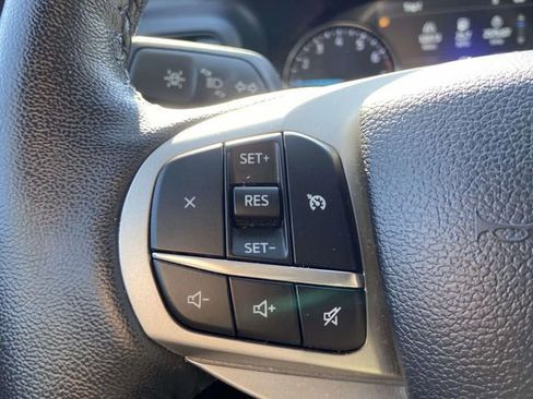 Used 2022 Ford Explorer XLT image 14