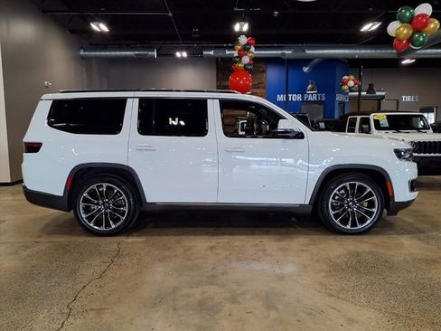 Used 2022 Jeep Wagoneer Series III w/ Premium Group I image 8