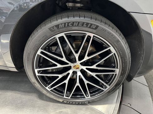 Certified 2026 Porsche Macan AWD/4WD image 14