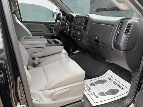 Used 2019 Chevrolet Silverado 1500 Custom w/ Custom Convenience Package AWD/4WD image 11