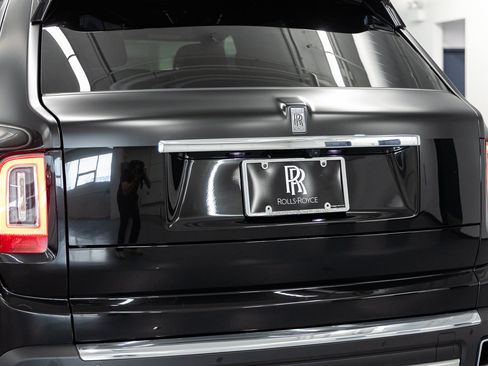 Certified 2024 Rolls-Royce Cullinan AWD/4WD image 21