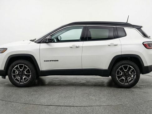 Used 2025 Jeep Compass Trailhawk AWD/4WD image 5