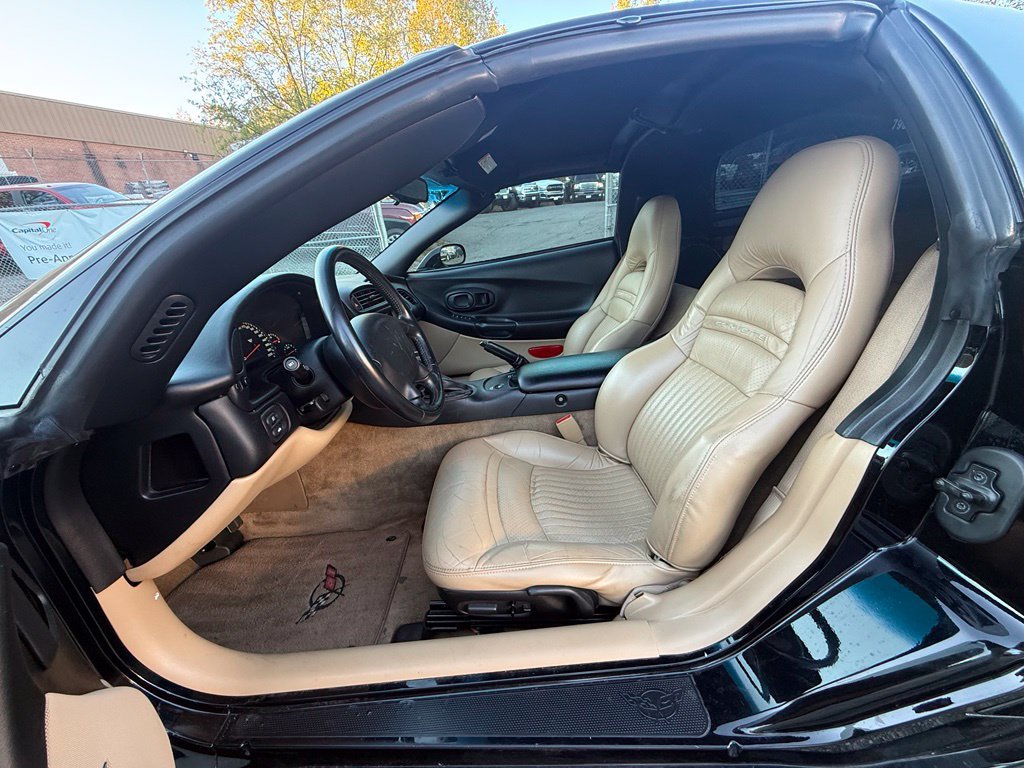 Used 2004 Chevrolet Corvette Coupe RWD image 26