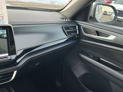 Used 2024 Volkswagen Atlas Cross Sport SEL R-Line image 19