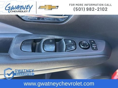 Used 2022 Nissan Kicks SR w/ Premium Package image 18