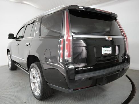 Used 2018 Cadillac Escalade Premium Luxury RWD image 7
