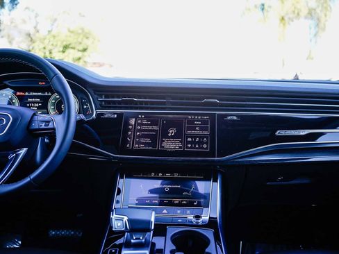 Used 2025 Audi Q7 Premium w/ Convenience Package image 13