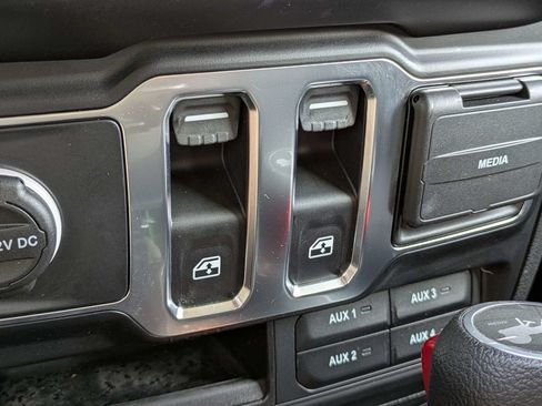 Used 2022 Jeep Wrangler Sport AWD/4WD image 22
