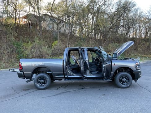 New 2026 RAM 2500 Tradesman AWD/4WD image 32