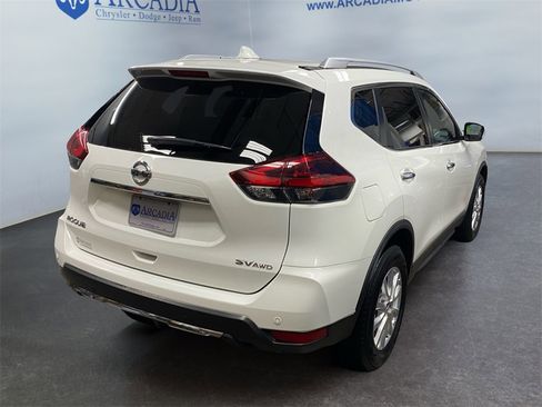 Used 2020 Nissan Rogue SV image 5