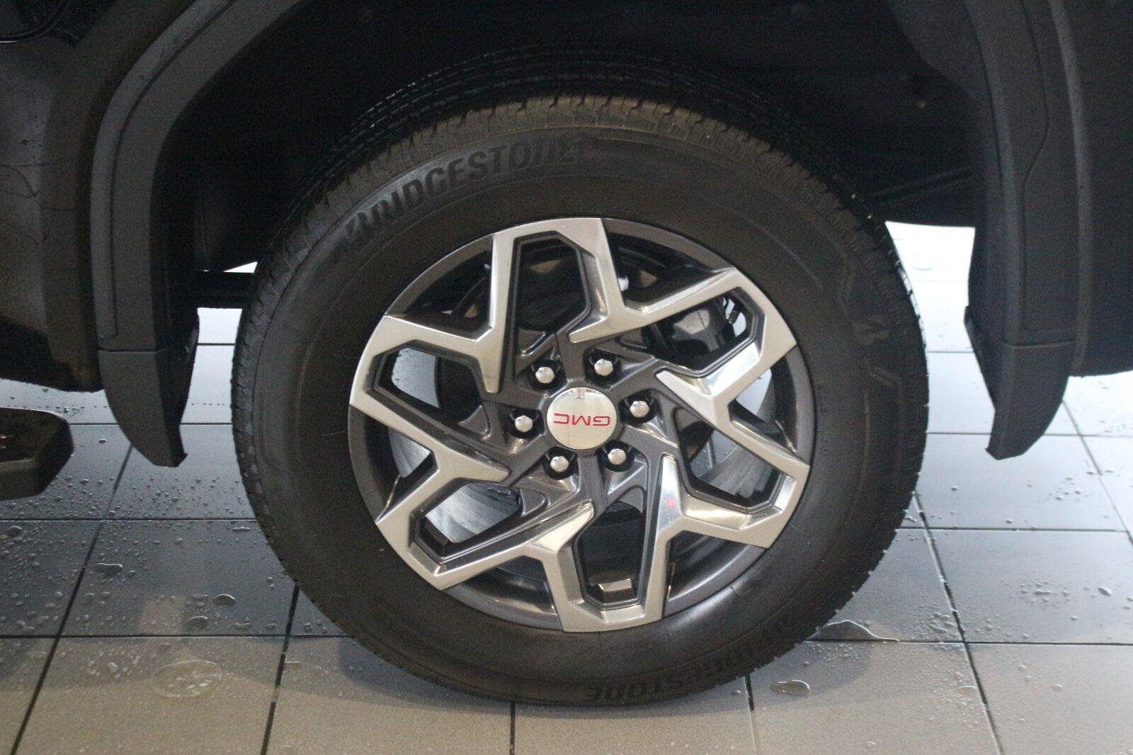 Used 2026 GMC Sierra 1500 SLT w/ SLT Premium Package RWD image 32