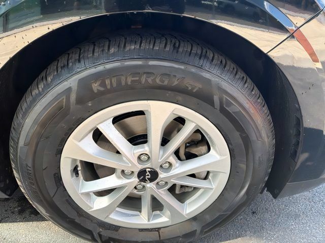 Certified 2024 Kia Carnival LX FWD image 10