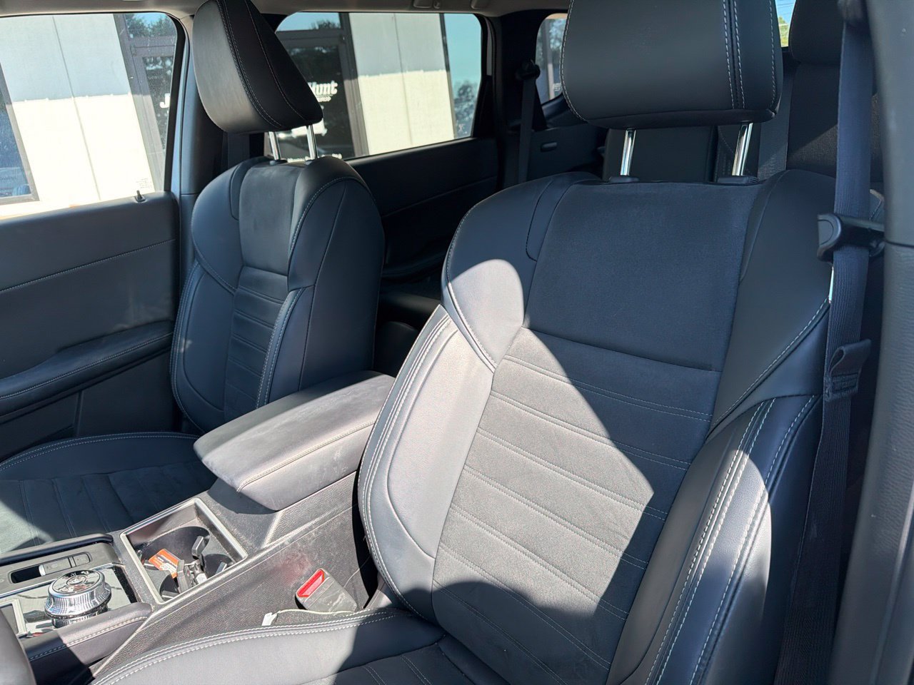 Used 2024 Mitsubishi Outlander SE Black Edition FWD image 3
