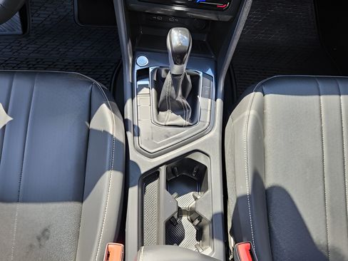 Used 2023 Volkswagen Tiguan SE w/ Panoramic Sunroof Package FWD image 16