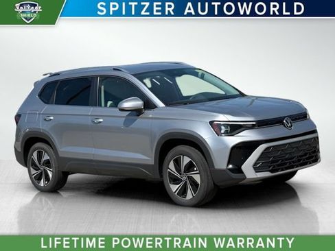 New 2025 Volkswagen Taos SE image 1