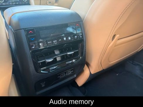 Used 2023 Jeep Grand Cherokee L Summit AWD/4WD image 12