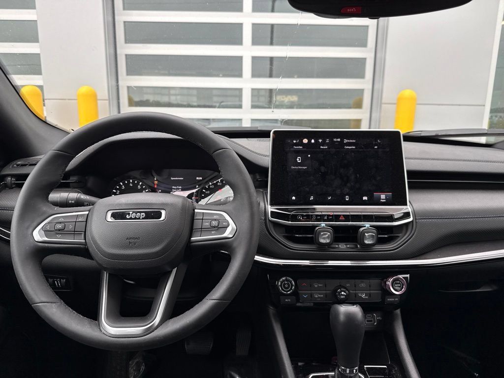 Used 2026 Jeep Compass Latitude AWD/4WD image 10
