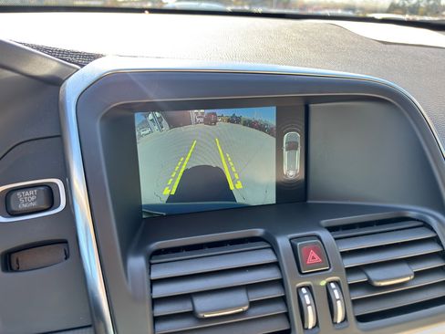 Used 2017 Volvo XC60 T6 Dynamic w/ Preferred Option Package image 16