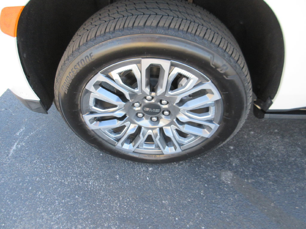 Certified 2024 GMC Yukon Denali Ultimate AWD/4WD image 15