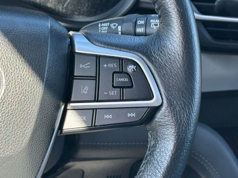 Used 2023 Toyota Sienna XLE image 22