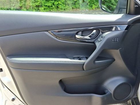 Used 2019 Nissan Rogue SL w/ Premium Package AWD/4WD image 12
