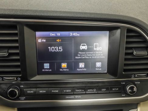 Used 2017 Hyundai Elantra SE image 30