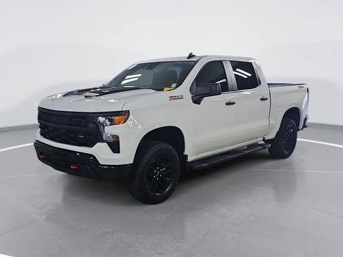 Used 2022 Chevrolet Silverado 1500 Custom Trail Boss w/ LPO, Dark Essentials Package AWD/4WD image 9