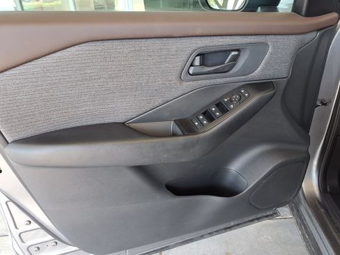 Used 2023 Nissan Rogue S AWD/4WD image 22