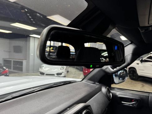 Used 2020 Toyota Tacoma TRD Sport w/ Technology Package image 26