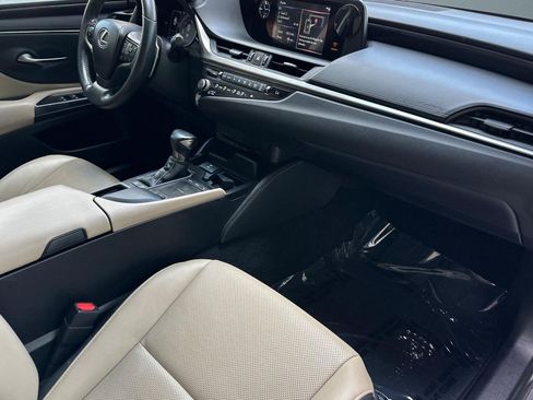 Used 2021 Lexus ES 300h w/ Accessory Package FWD image 33