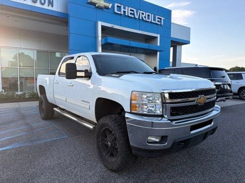 Used 2014 Chevrolet Silverado 2500 LTZ w/ LTZ Plus Package AWD/4WD image 3