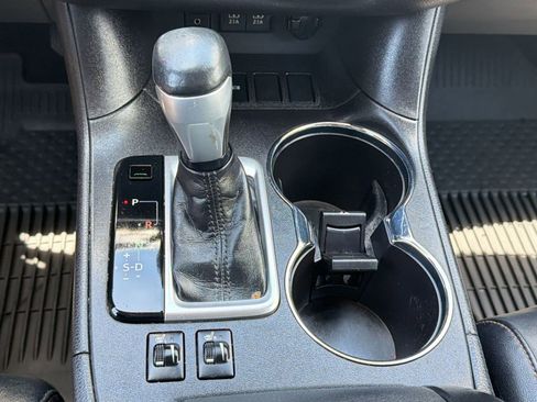 Used 2018 Toyota Highlander XLE FWD image 16