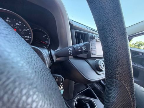 Used 2016 Toyota RAV4 LE AWD/4WD image 34