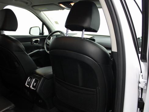 Used 2024 Kia Sorento S image 24