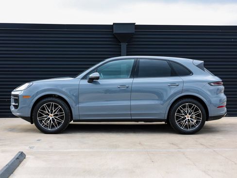 Certified 2026 Porsche Cayenne AWD/4WD image 2