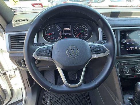 Used 2020 Volkswagen Atlas Cross Sport SE w/ Panoramic Sunroof Package FWD image 27