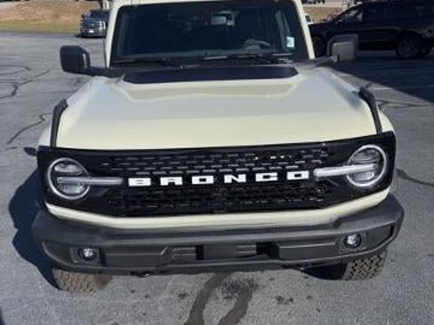 New 2025 Ford Bronco Outer Banks w/ Black Appearance Package image 5