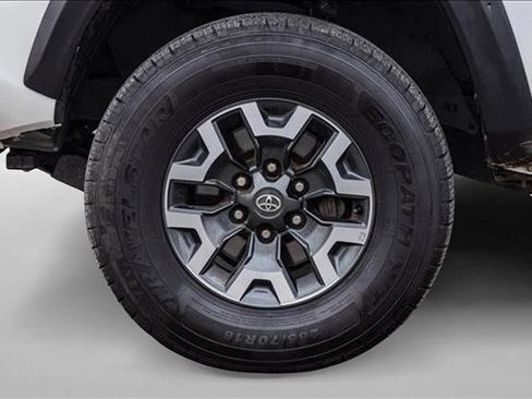 Used 2022 Toyota Tacoma TRD Off-Road image 9