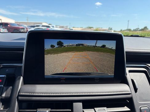 Used 2024 GMC Yukon SLT RWD image 11