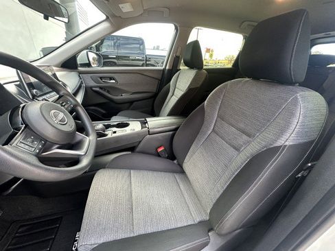 Used 2023 Nissan Rogue SV image 13