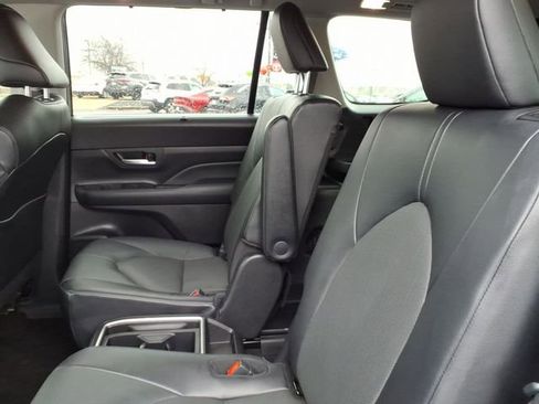 Used 2025 Toyota Grand Highlander AWD image 18