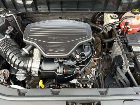 Used 2017 Cadillac XT5 Luxury w/ Driver Awareness Package image 32