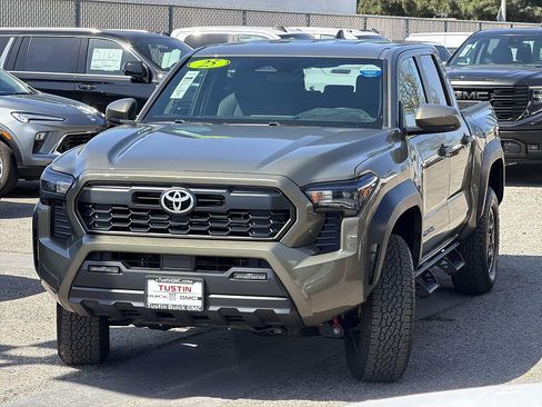 Used 2025 Toyota Tacoma TRD Off-Road AWD/4WD image 3