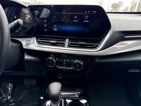 Used 2025 Chevrolet Trax ACTIV w/ Sunroof Package image 17