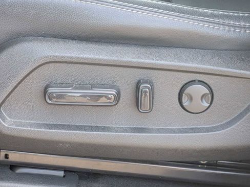 Certified 2025 Honda Pilot Touring image 15