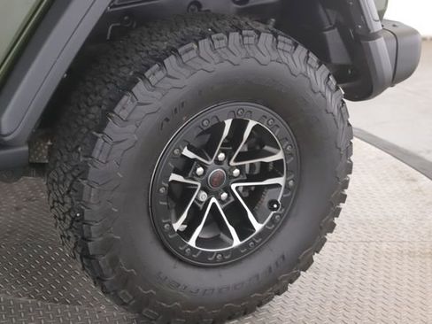 Used 2024 Jeep Wrangler Unlimited Rubicon w/ XTREMEE 35" Tire Package image 14