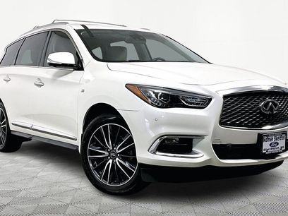 Used 2017 INFINITI QX60 FWD w/ Deluxe Technology Package