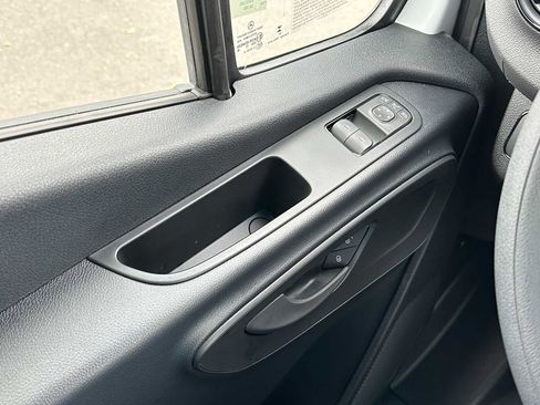 Used 2023 Mercedes-Benz Sprinter 3500 image 32