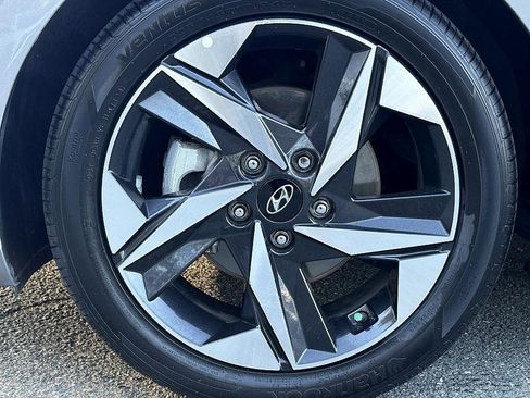Used 2023 Hyundai Elantra Limited image 8